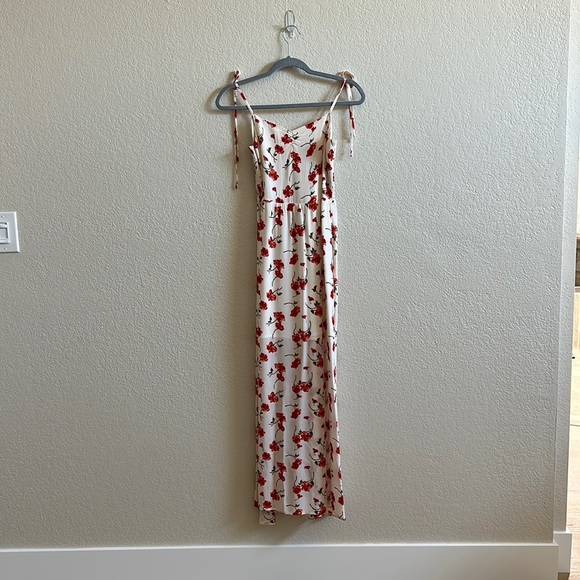 Reformation Dresses & Skirts - Reformation Floral Dress